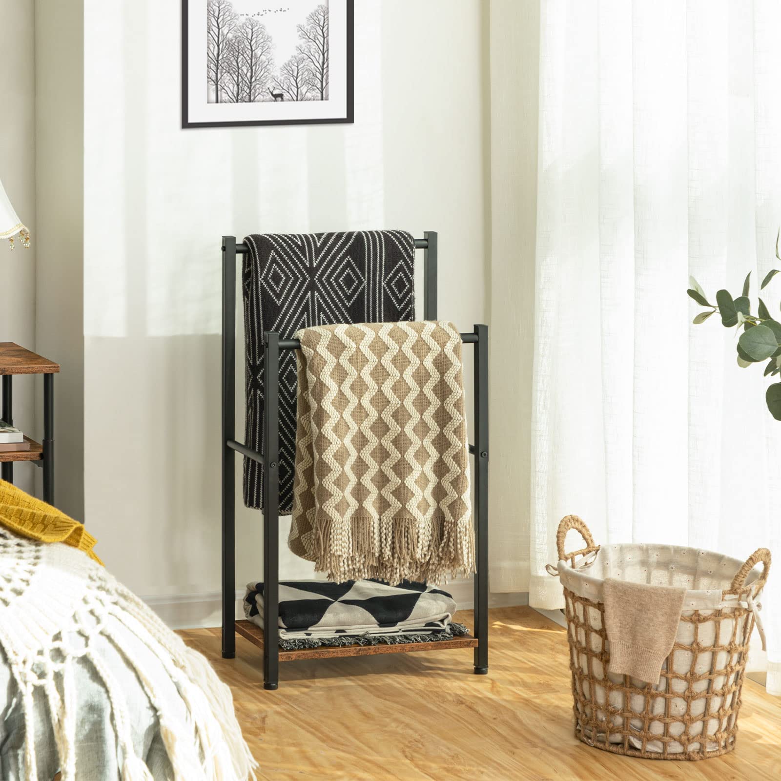 HOOBRO BF02LB01 two-tier towel bars provide ample drying space for towels.