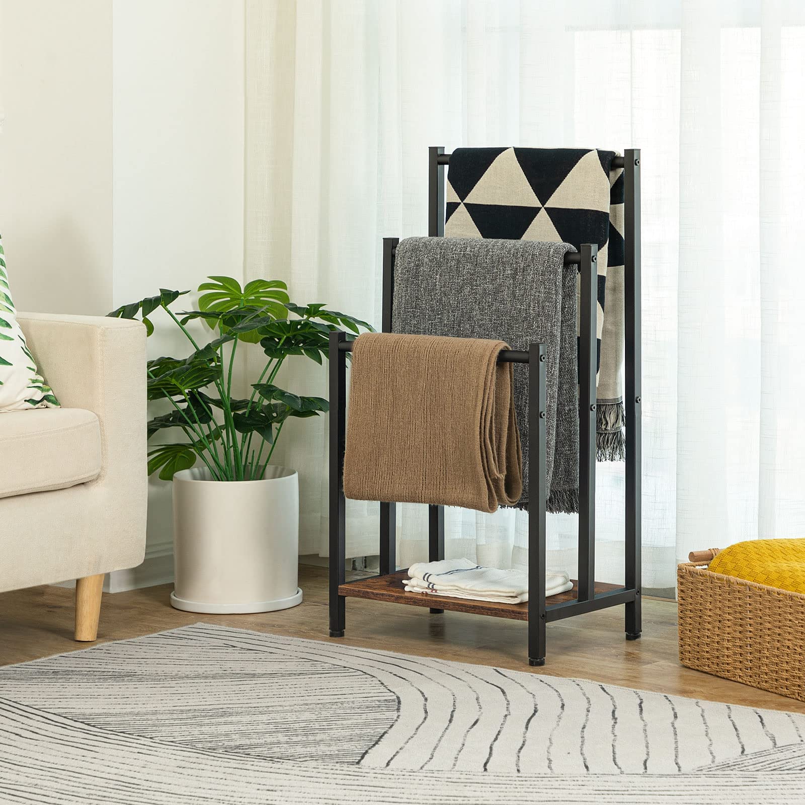 HOOBRO Free Standing Towel Rack side view highlights stability and protection for floors.