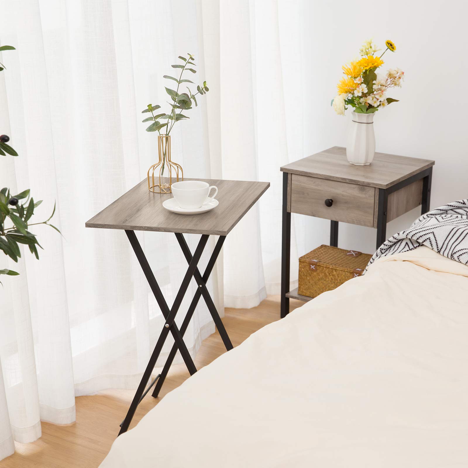 HOOBRO living room display demonstrates versatile surface for drinks, snacks, and devices