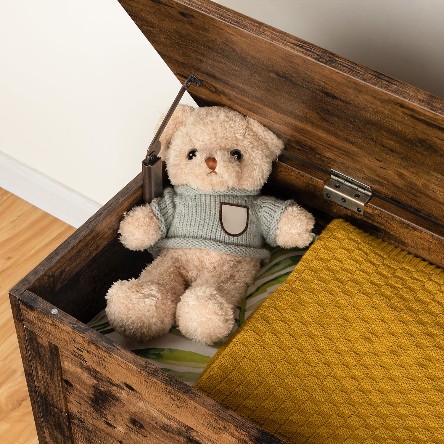 Hoobro multiuse storage bench suitable for toys, blankets, and books.