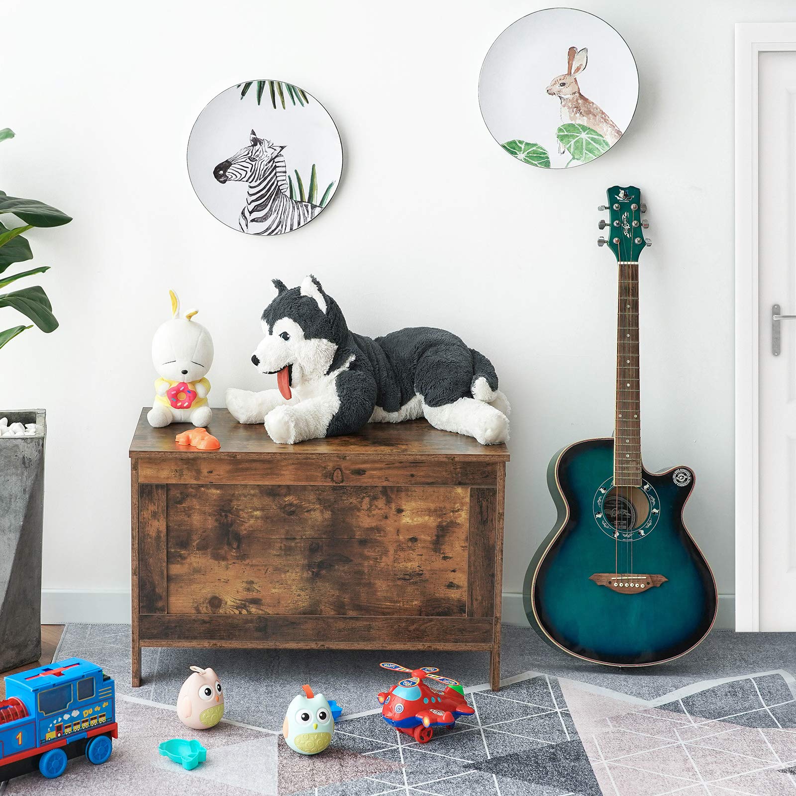 HOOBRO Toy Box dimensions 29.9 x 15.7 x 18.9 inches maximize daily storage.
