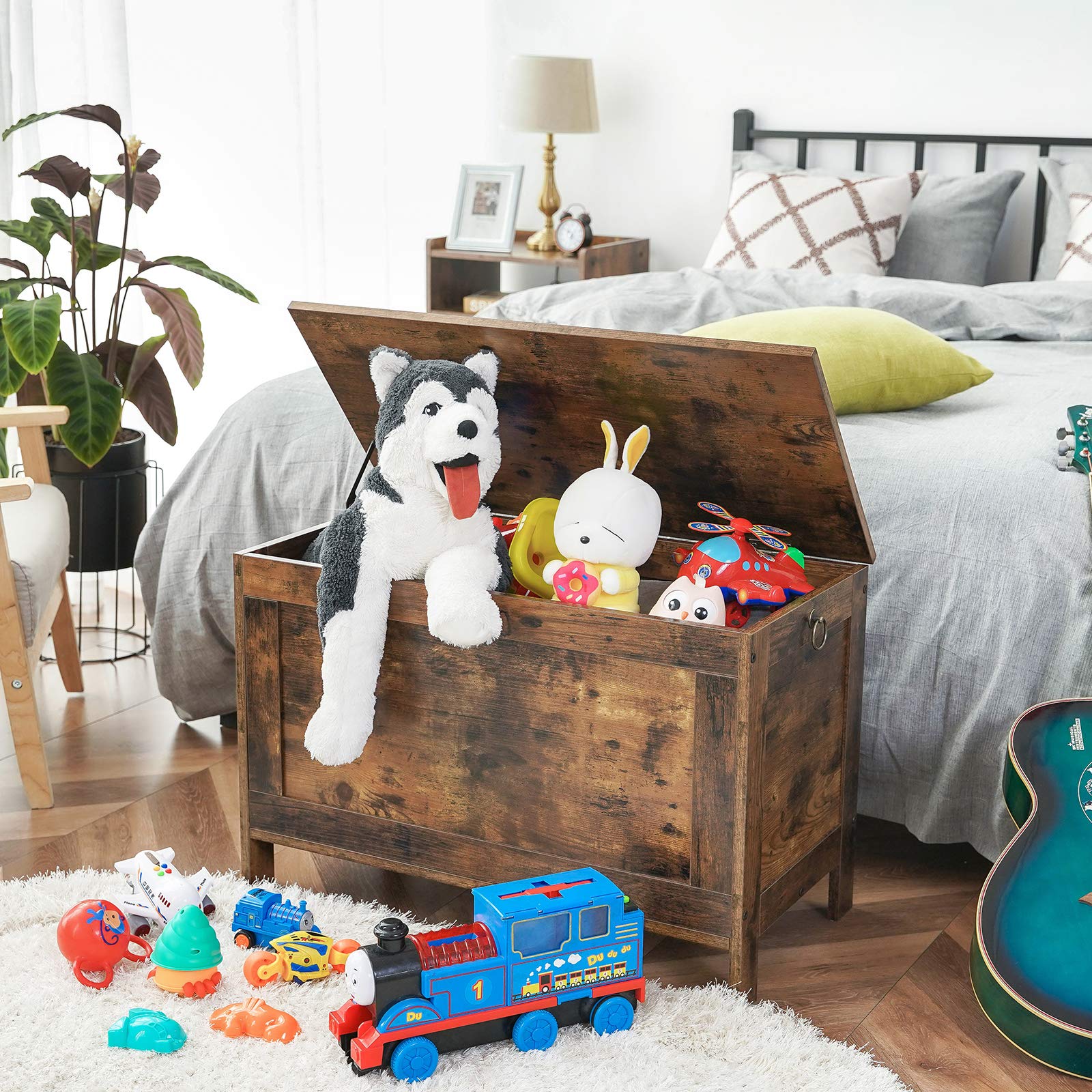 HOOBRO Toy Box safety hinge ensures smooth, safe lid opening for kids' toys and blankets.