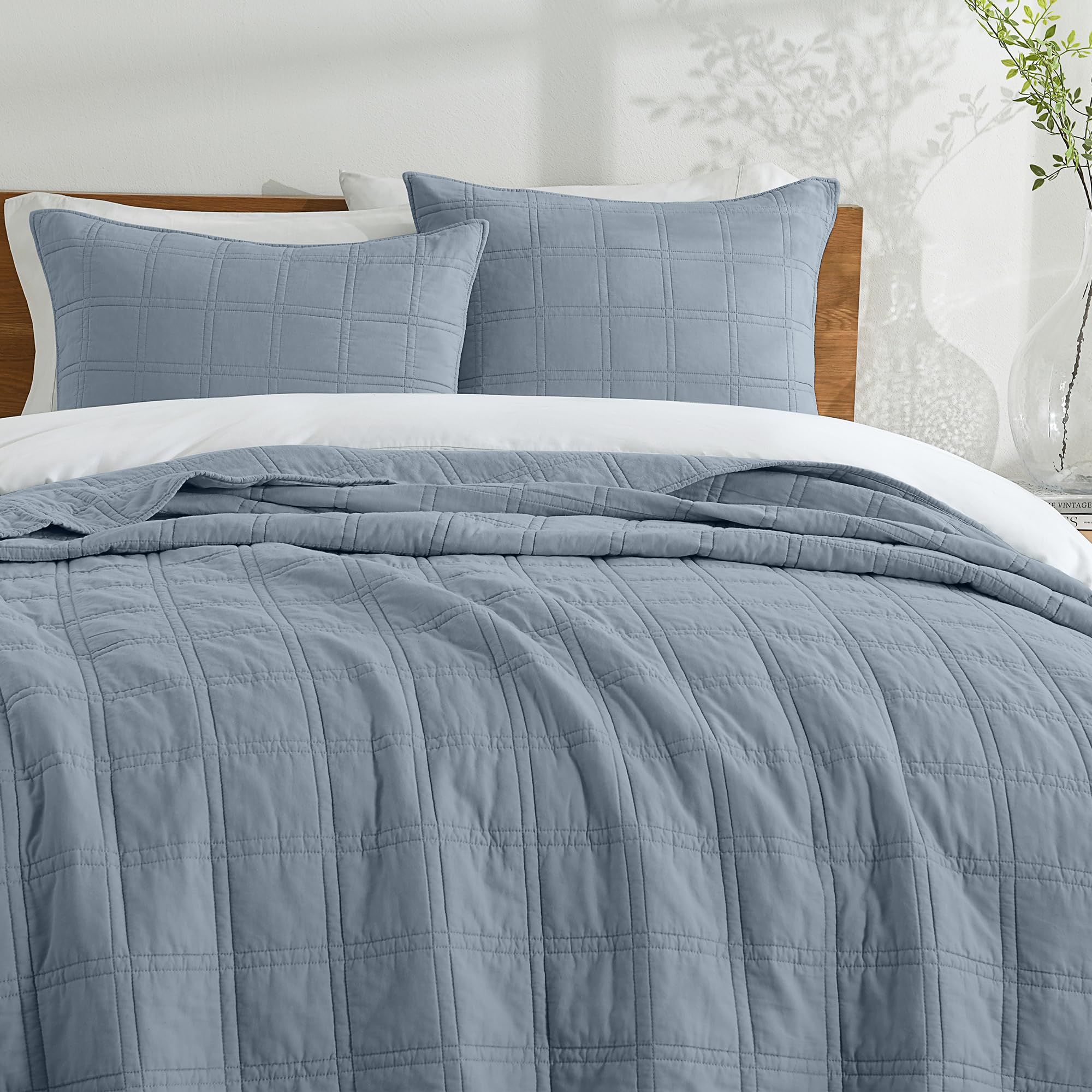 HORIMOTE HOME 100% cotton fabric offers breathable comfort for all-season use.