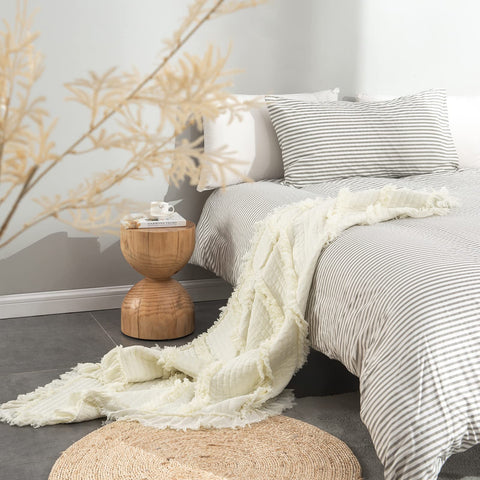 HORIMOTE HOME Care-friendly blanket: machine-washable gentle cycle.