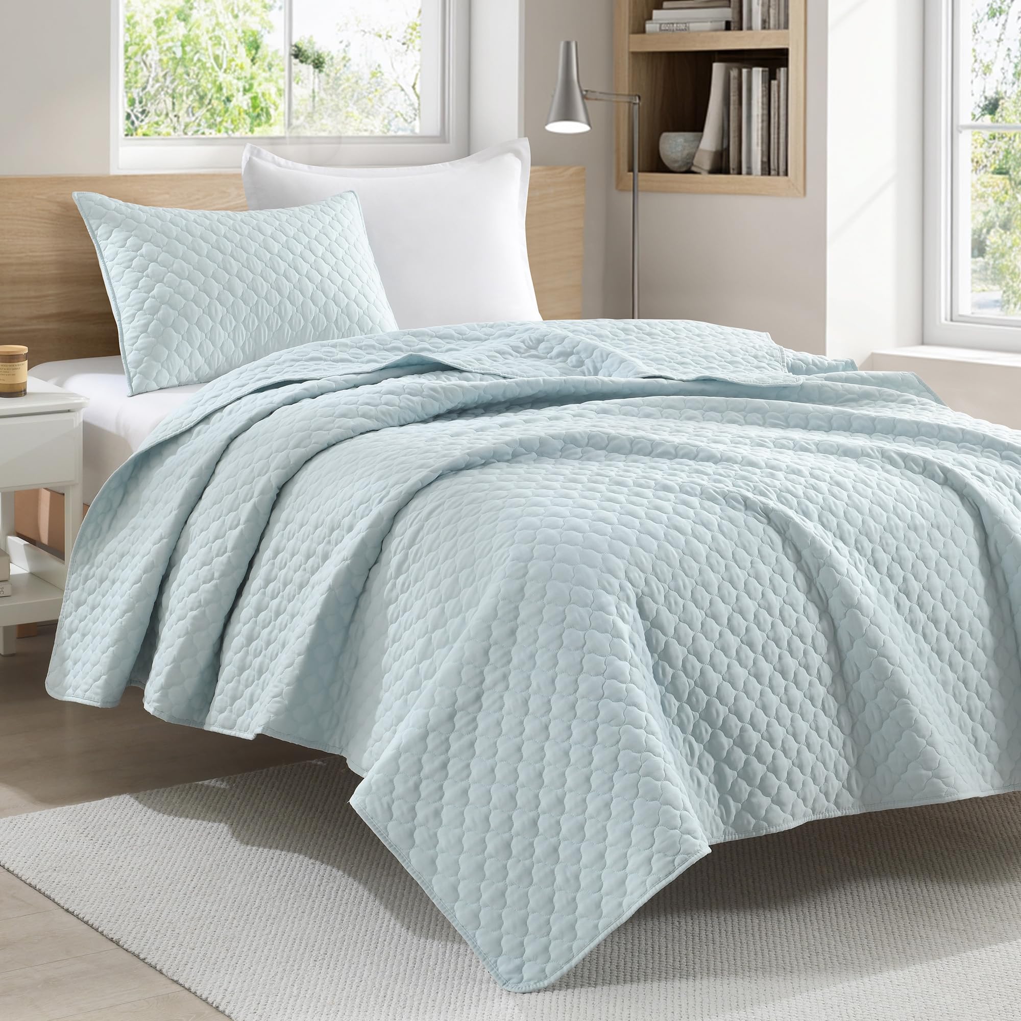 HORIMOTE HOME cloud-pattern quilt closeup highlights modern stitching.