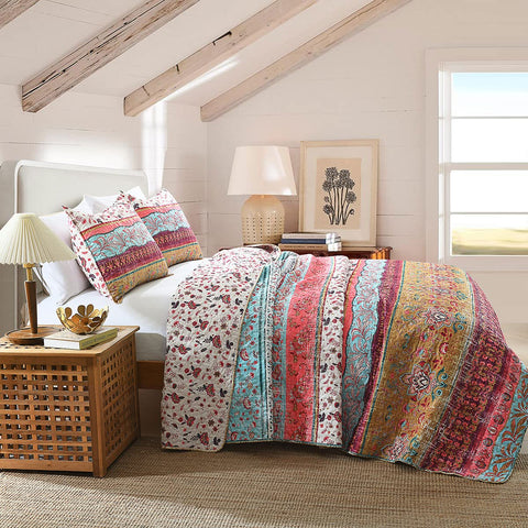 HORIMOTE HOME lightweight quilt ideal for spring and summer layering.