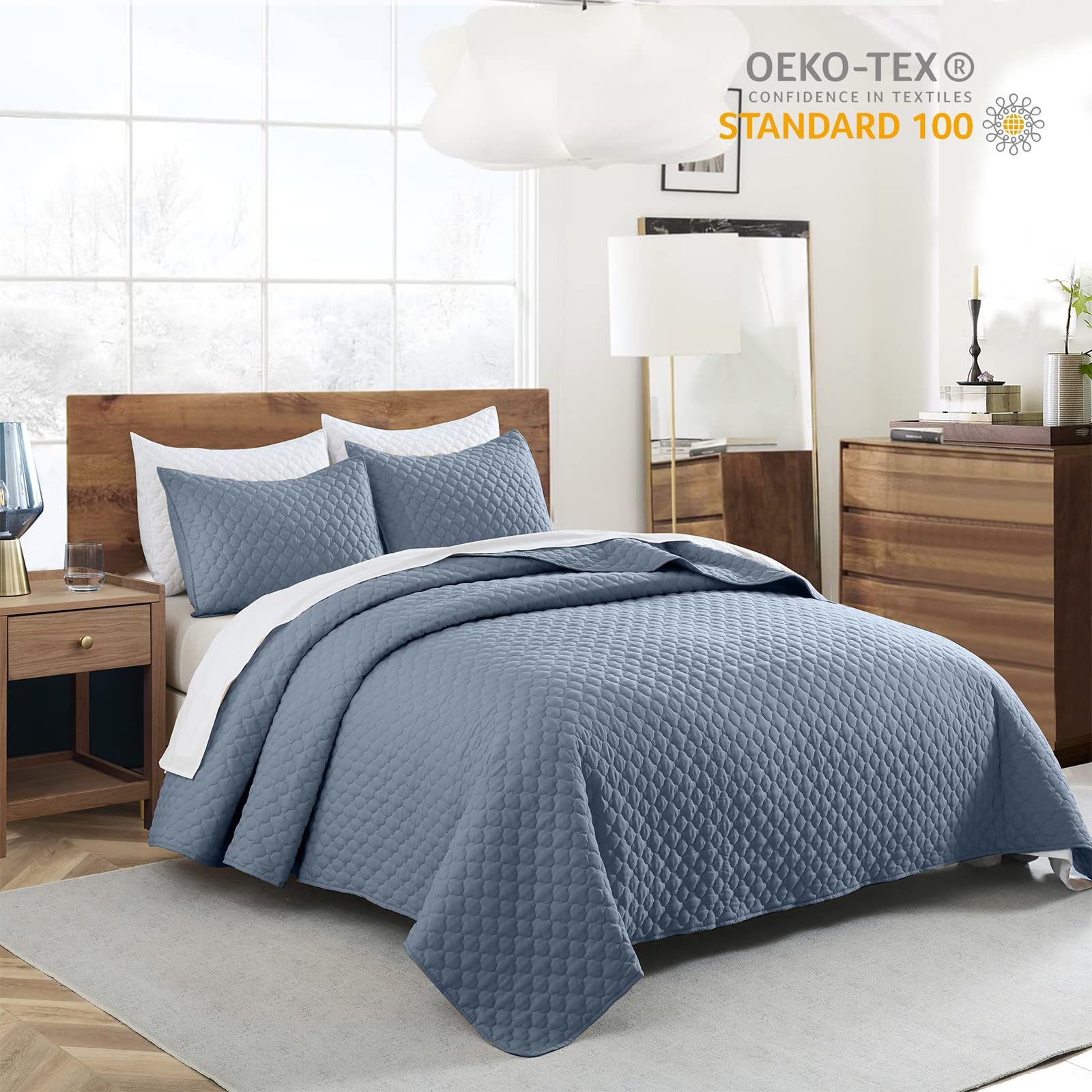 HORIMOTE HOME cloud-pattern quilt stitch highlights contemporary bedroom style.