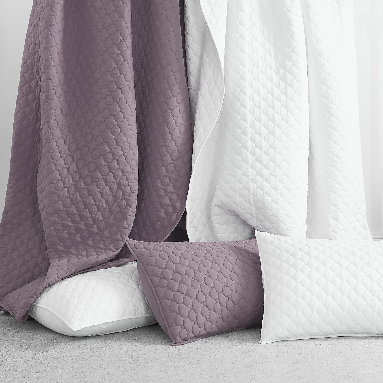 HORIMOTE HOME reversible design offers two looks in one bedspread.