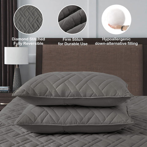 The Horimote Home quilt set arranged on a bed with a calm grey tone.