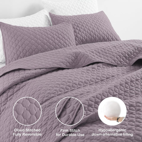 HORIMOTE HOME ultra-soft microfiber quilt feels light and breathable.