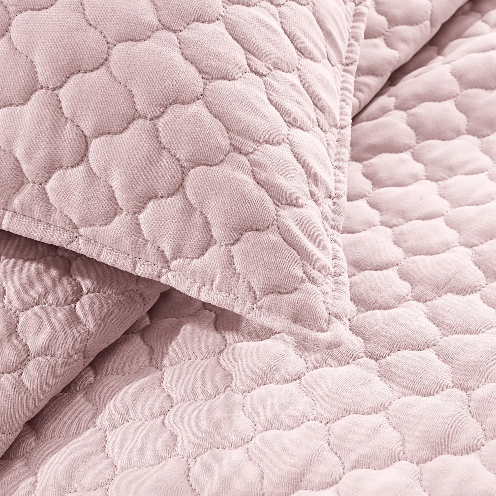 HORIMOTE HOME quilt bedspread 90x96 tightens the look of layered bedding.