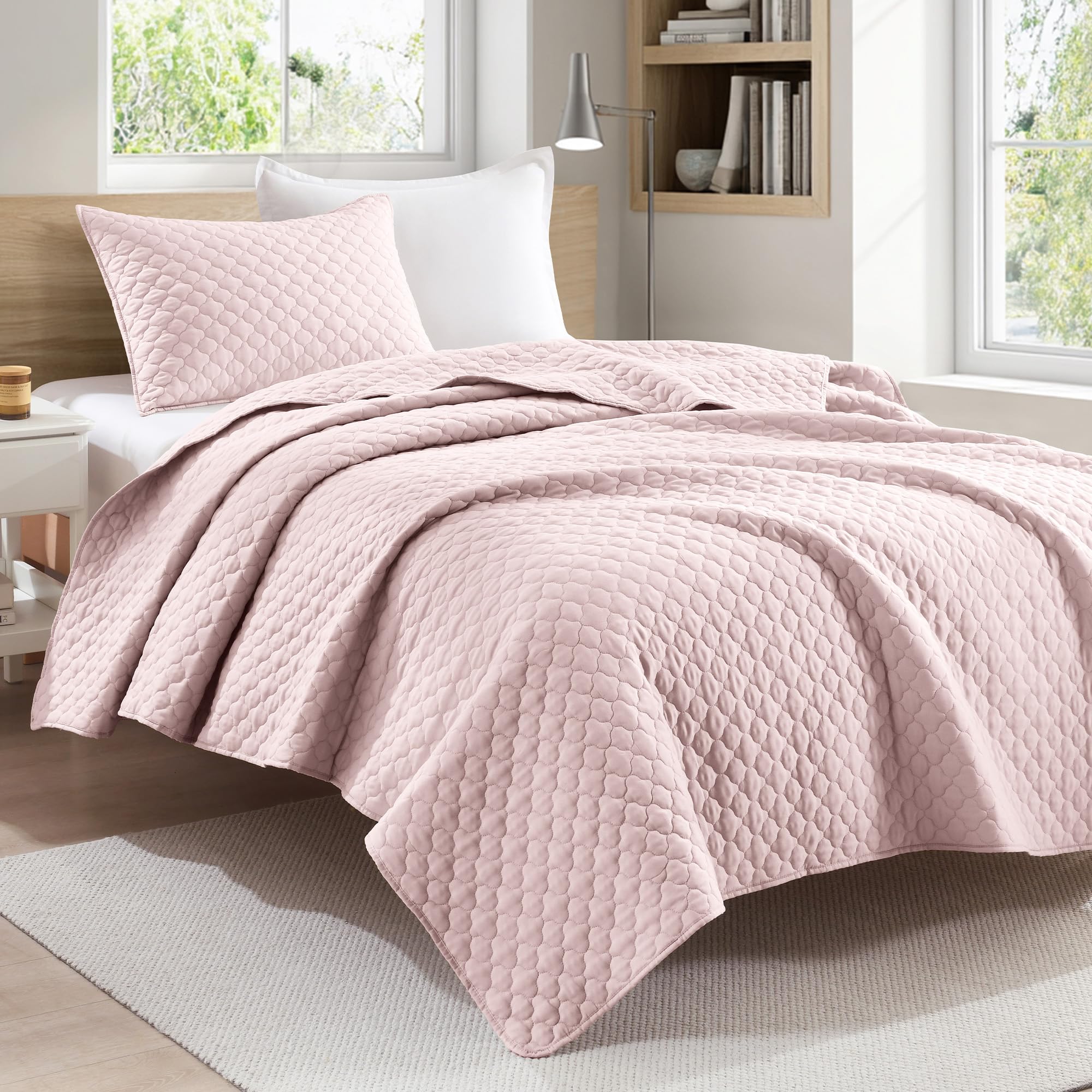 HORIMOTE HOME quilt cloud pattern stitching adds modern texture to bedding.