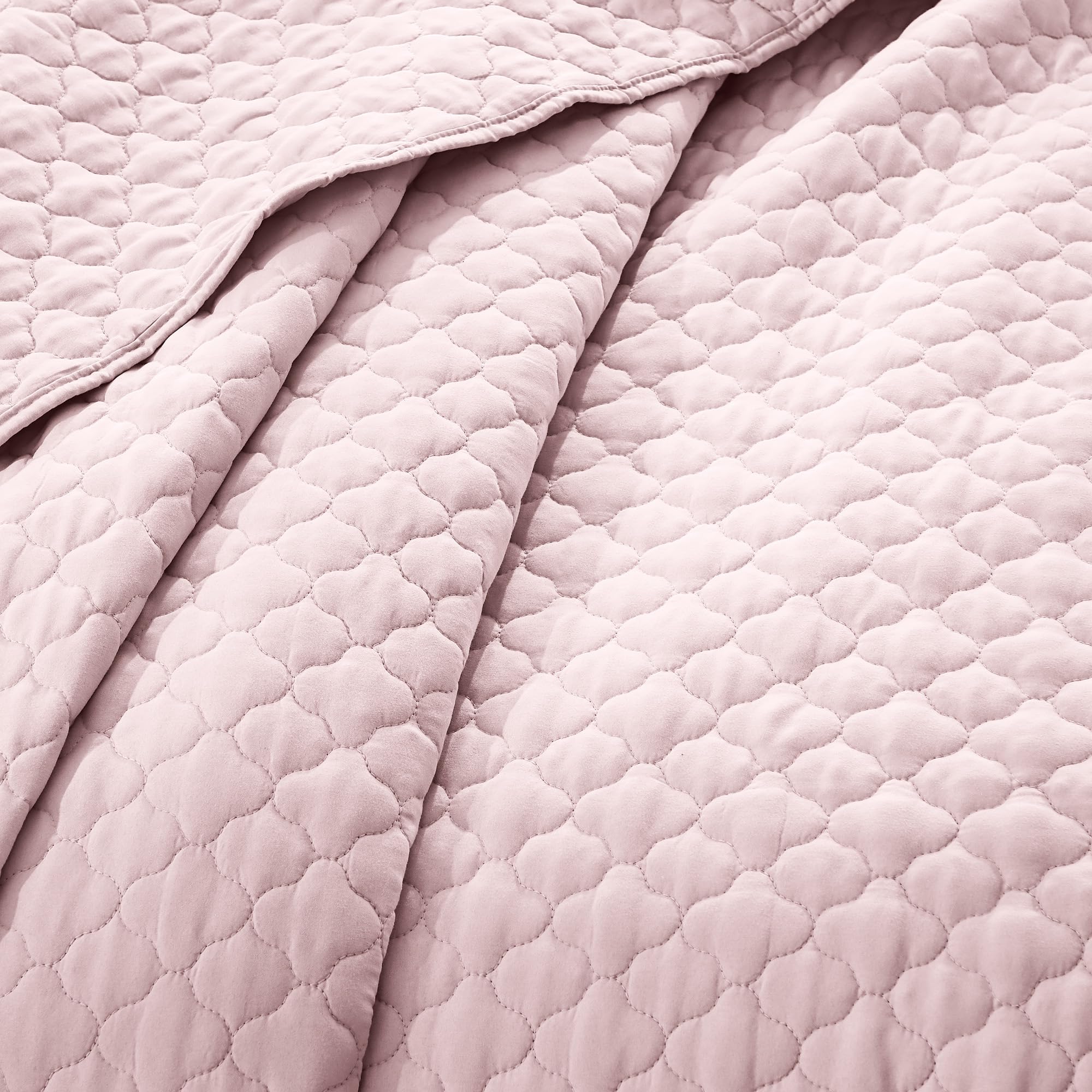 HORIMOTE HOME quilt soft microfiber fabric delivers breathable comfort.