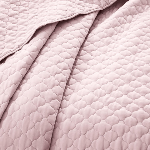 HORIMOTE HOME quilt soft microfiber fabric delivers breathable comfort.
