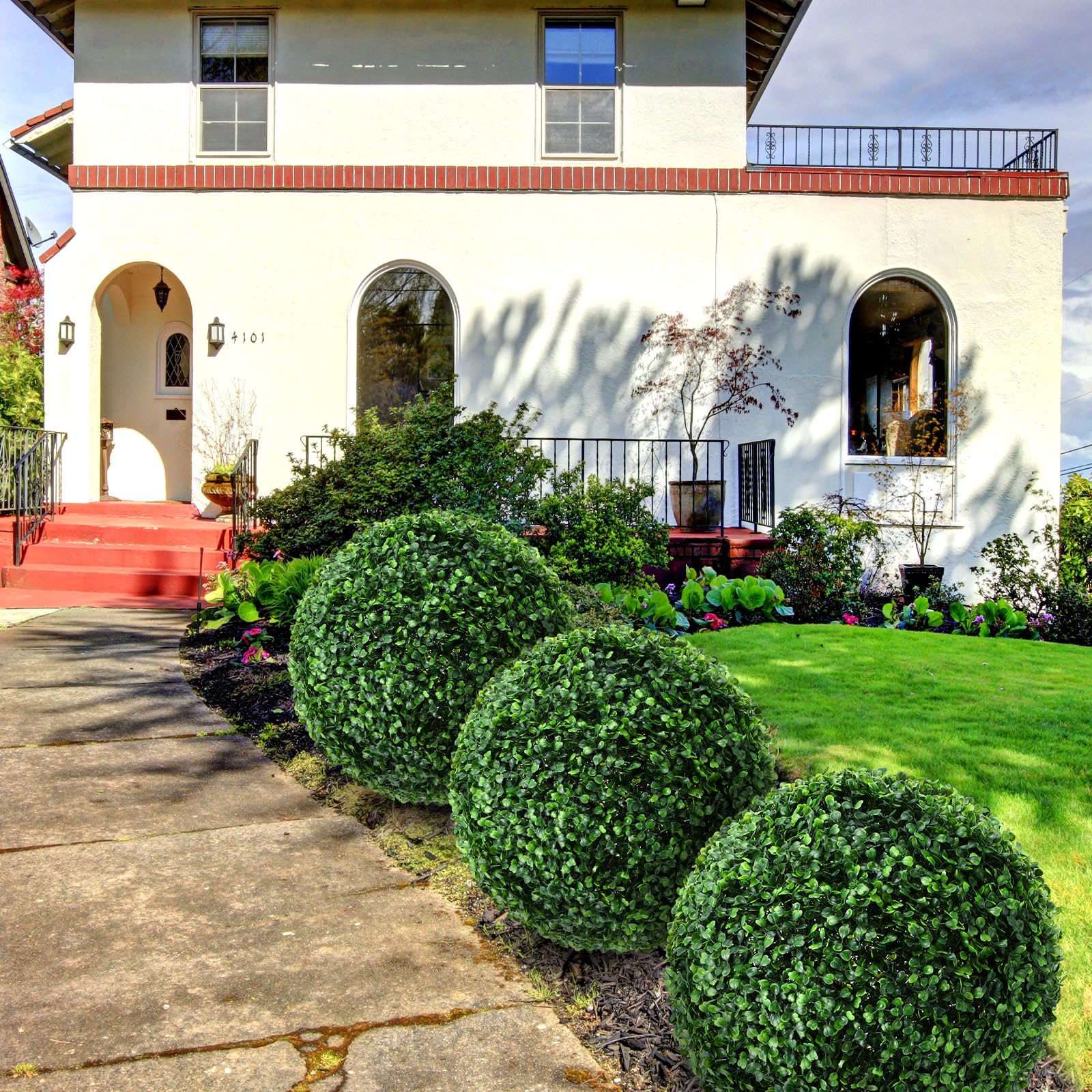 Hotop indoor decor topiary ball enhances living areas with authentic boxwood vibe.