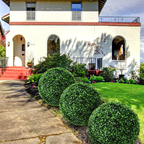Hotop indoor decor topiary ball enhances living areas with authentic boxwood vibe.