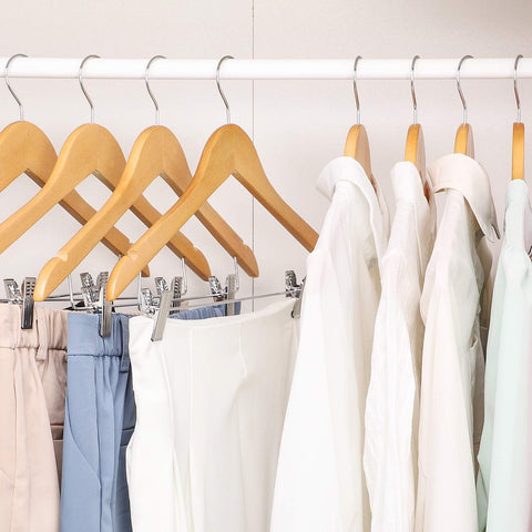 House Day wooden hangers heavy coat capacity reliably supports coats and heavier garments.