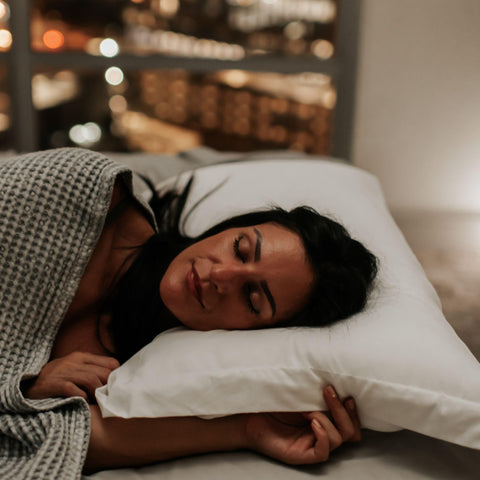 Houseify Tuck Me In Pillow care label confirms machine-washable maintenance.