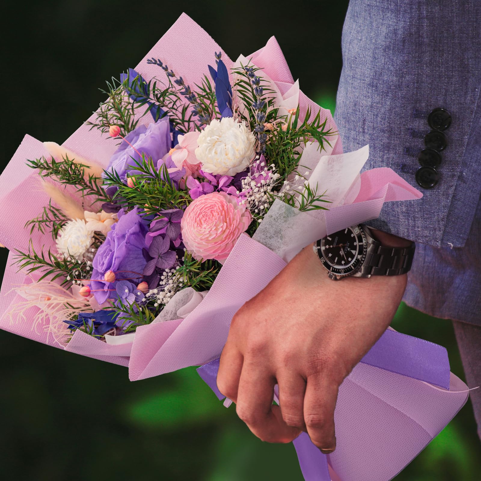 HUACHIPLUS durable rose bouquet for anniversaries and special days.