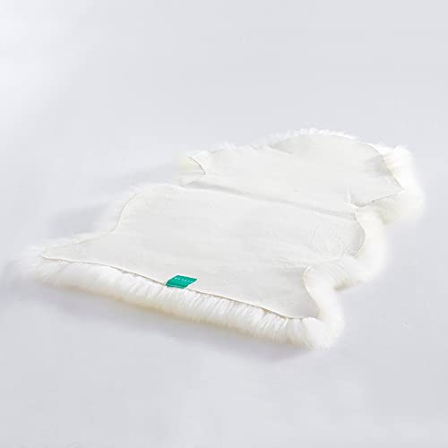 HUAHOO premium sheepskin rug closeup soft fluff white highlights cozy texture.
