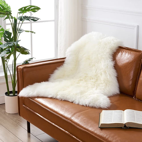 HUAHOO premium sheepskin rug ideal living room decor with natural luxury.