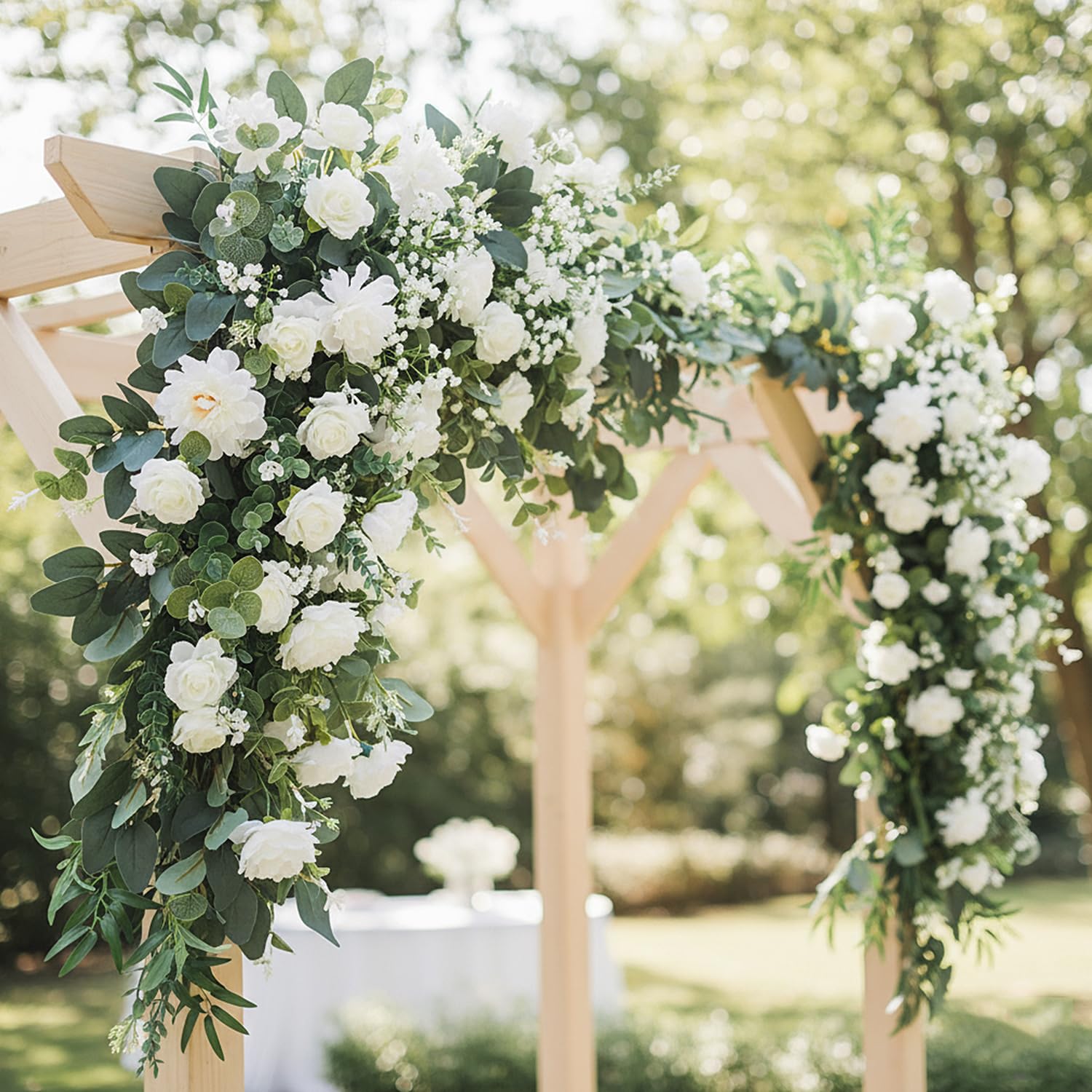 Huahua DIY bouquet assembly with eucalyptus stems for timeless style.