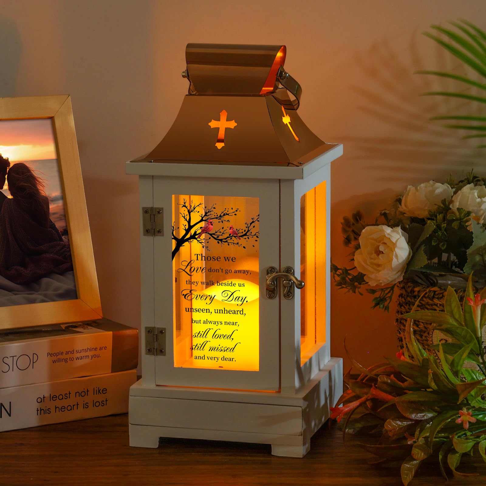 HugMemories remote-controlled lighting with timer for effortless memorial moments.