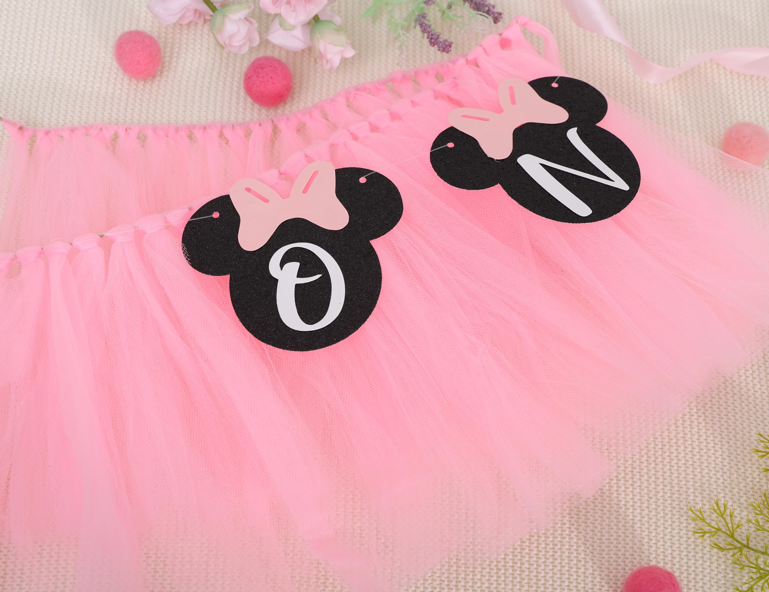 HUHJRUAR Mouse One banner unfolds for quick chair decor.