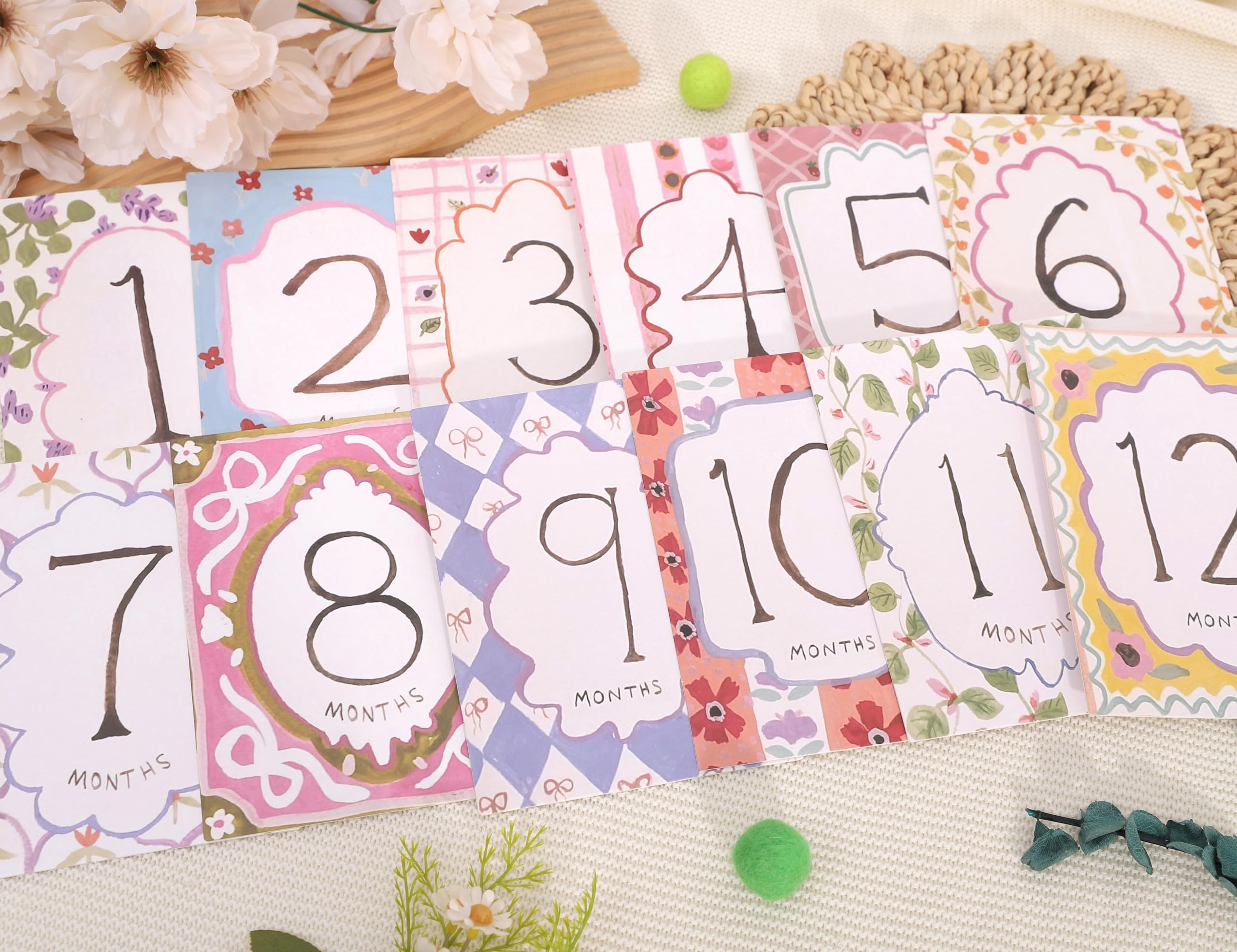 HUHJRUAR versatile photo prop cards inspire playful monthly shoots and memories.