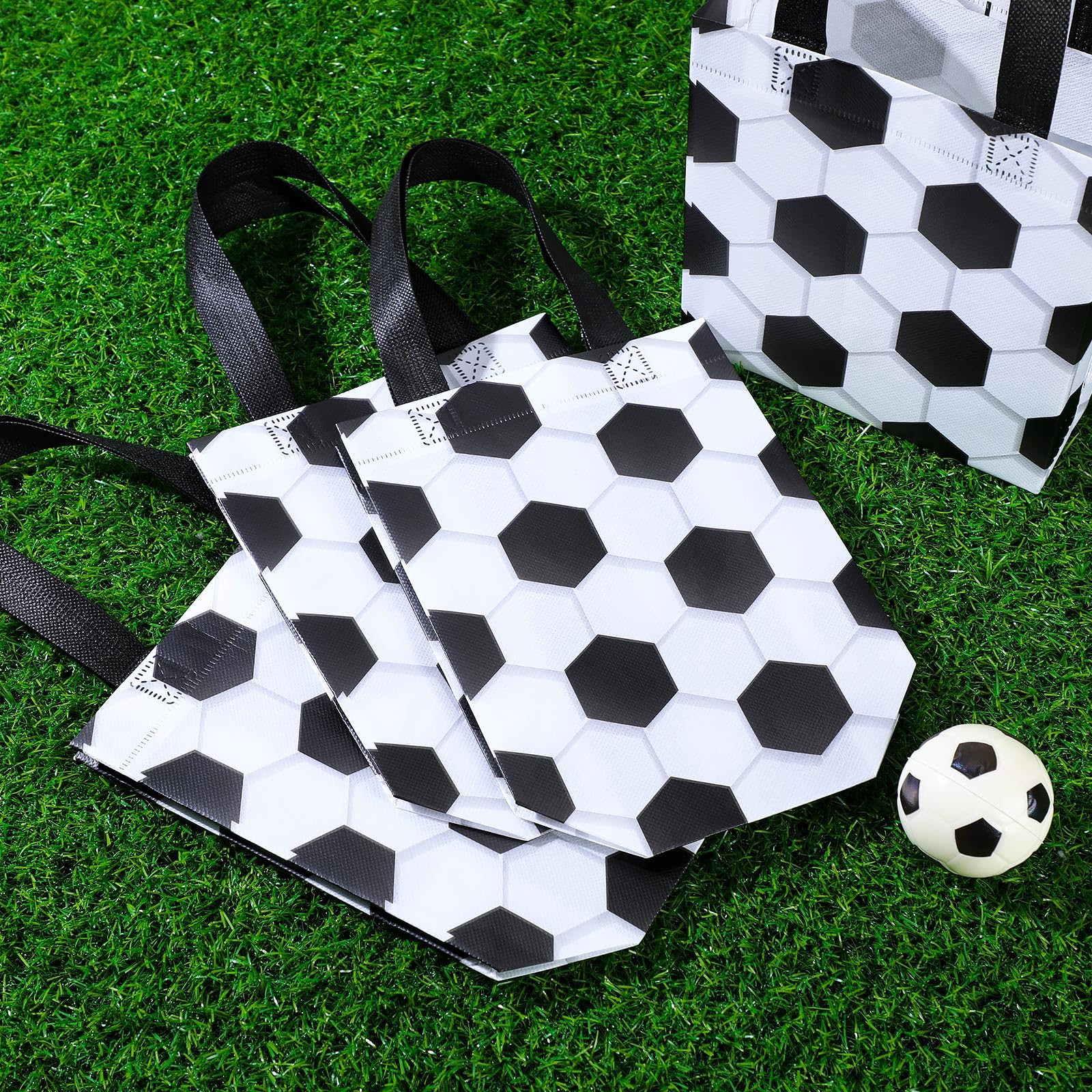 Huhumy soccer-themed party bags suit birthdays and sports events well.