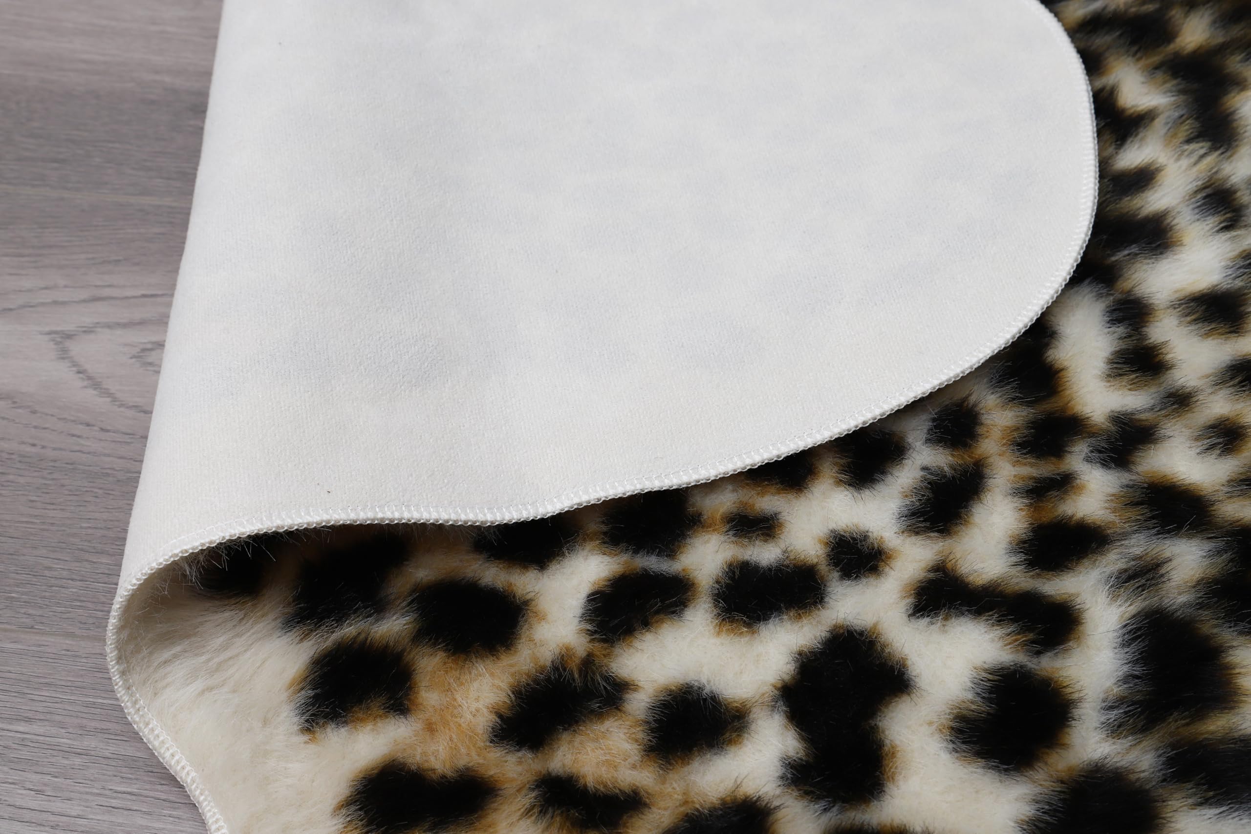 Huichenxing2021FURSTORE suede-backed rug underside emphasizes durability