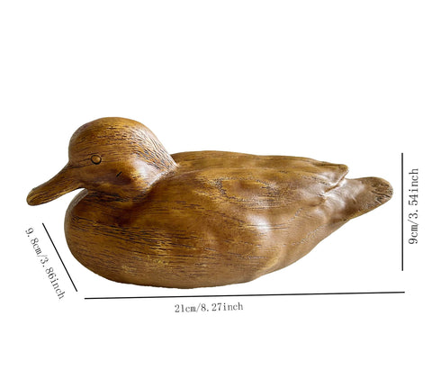 Huitony duck statue shows lifelike textures and color.