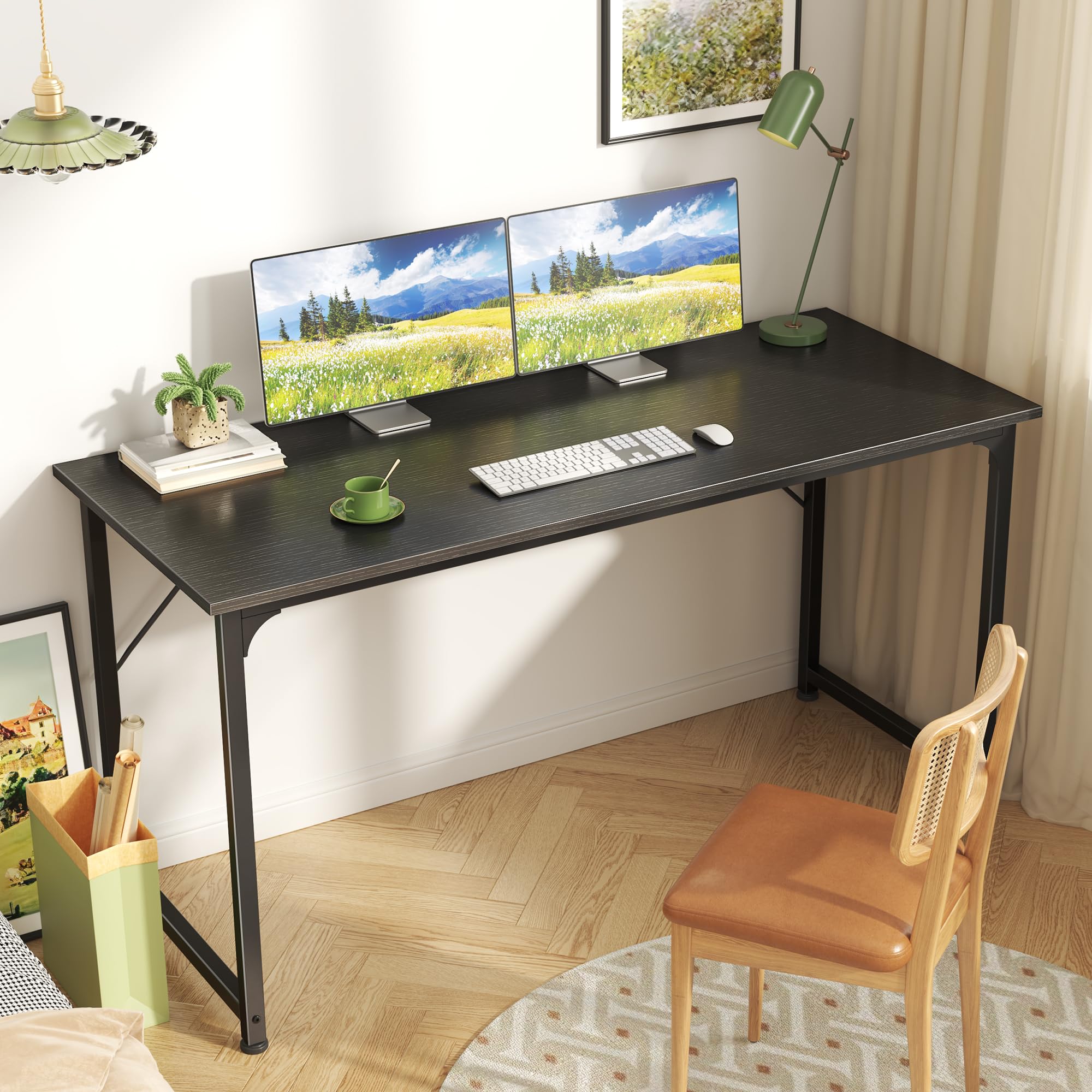 Huuger computer desk with metal frame for stable daily use.