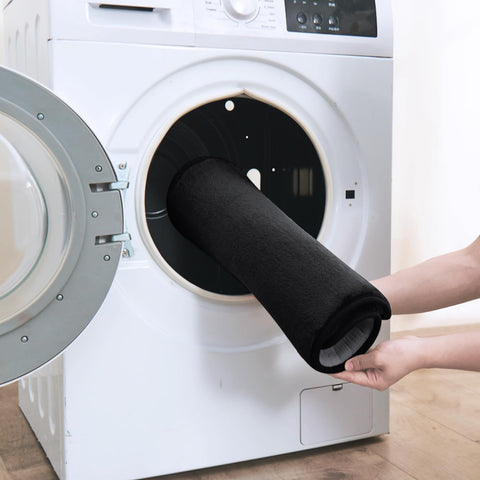HUXMEYSON machine-washable bath rugs stay vibrant after every wash.