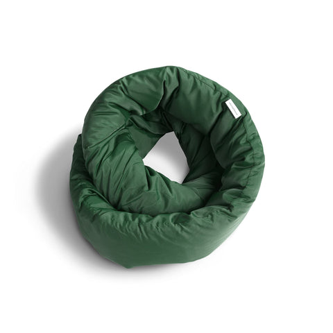 Huzi Infinity Pillow with 360° support for all resting positions during travel.