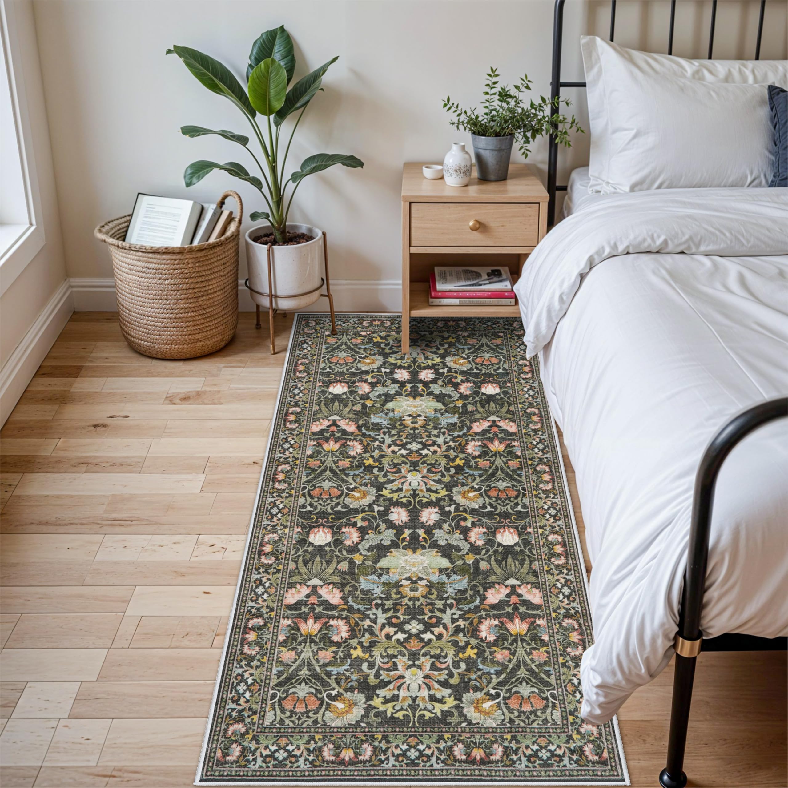 Anti-slip backing helps keep the HY HAO YUN LAI rug secure in high-traffic spaces.