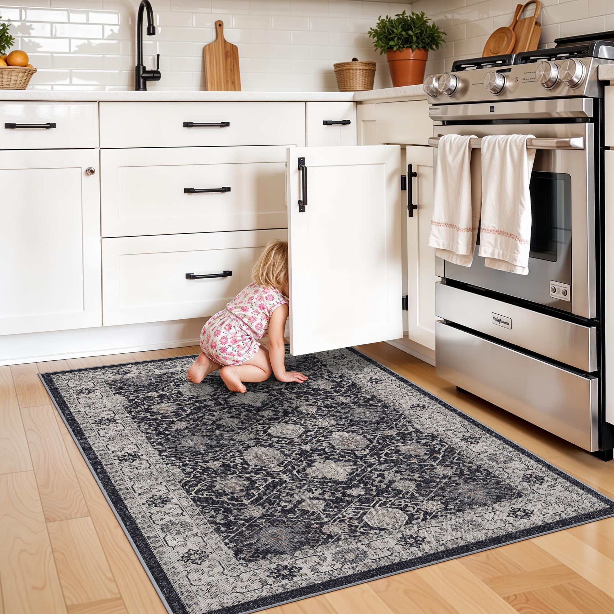 HY HAO YUN LAI machine-washable floor mat simplifies cleaning.