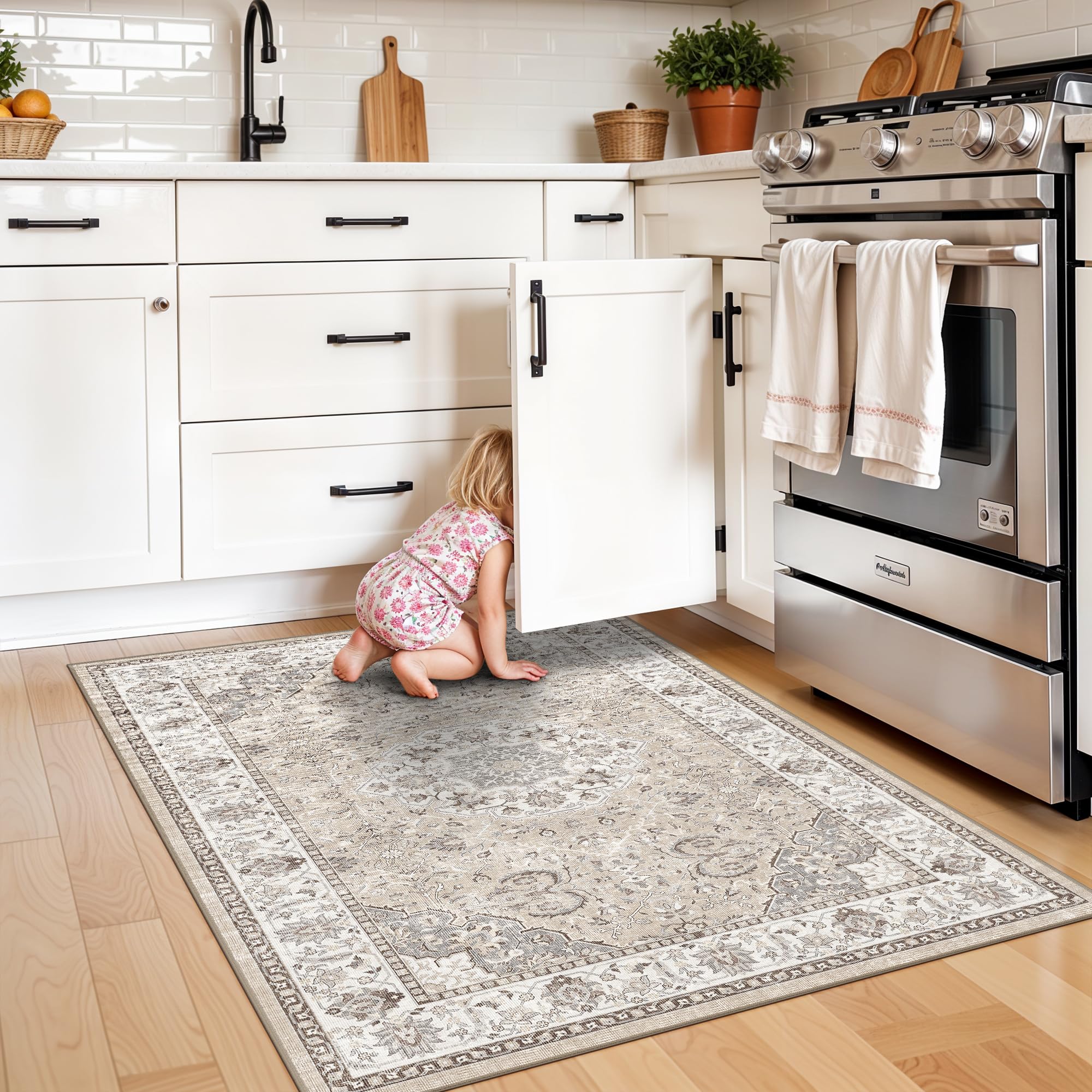 HY HAO YUN LAI non-slip base rug with secure edges.