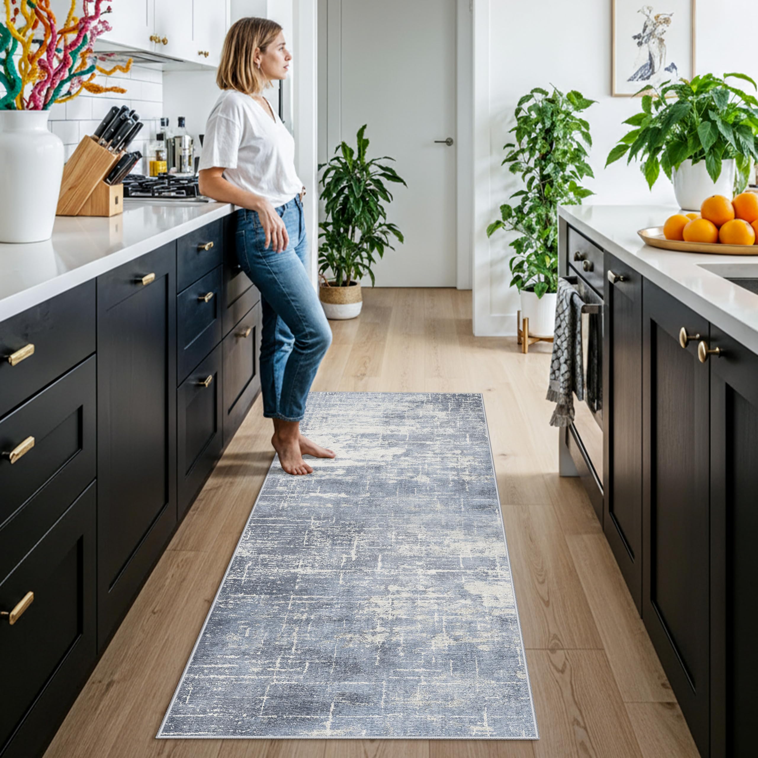 HY HAO YUN LAI printed vintage abstract floor mat in blue adds subtle decor