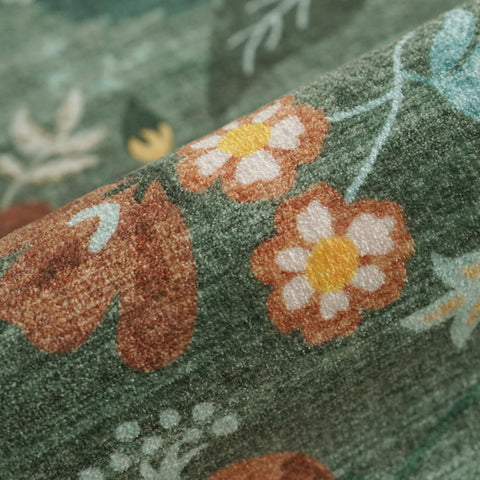 HY HAO YUN LAI stain-resistant fabric resists spills between cleanings.