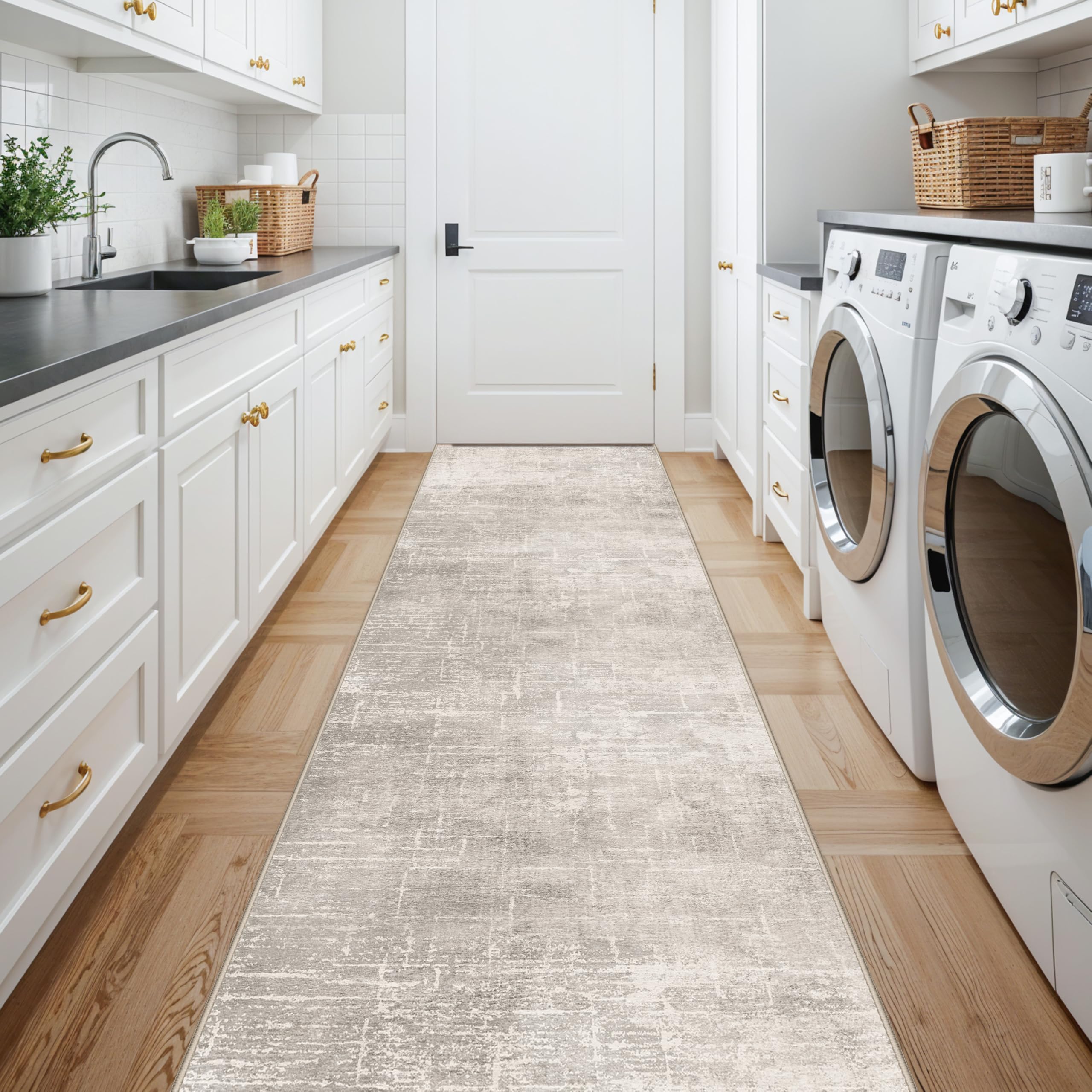 HY HAOYUNLAI anti-slip bottom keeps this rug secure on floors