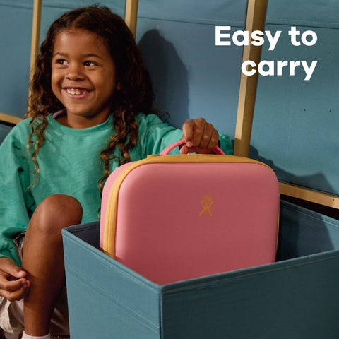 Hydro Flask kids lunch box features easy-to-use zipper for small hands.