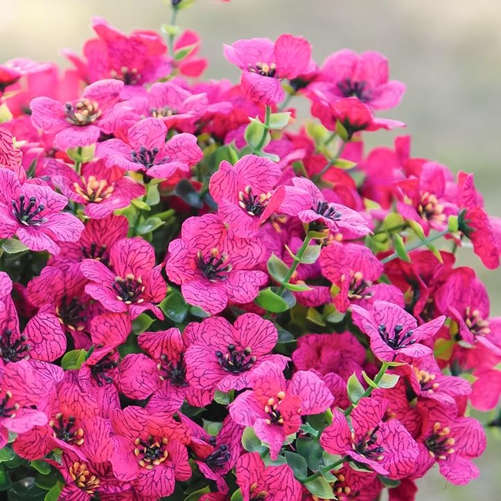 HyeFlora artificial daisies with eucalyptus leaves provide low-maintenance indoor greenery.