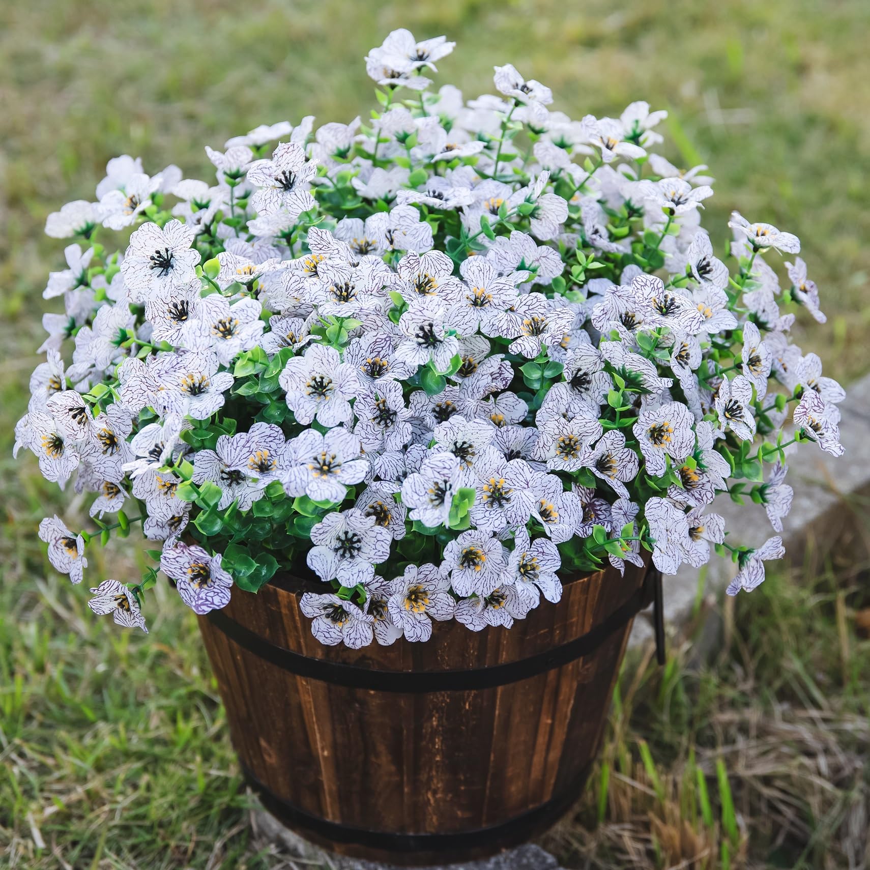 HyeFlora artificial plants provide durable, UV-resistant décor suitable for patios.