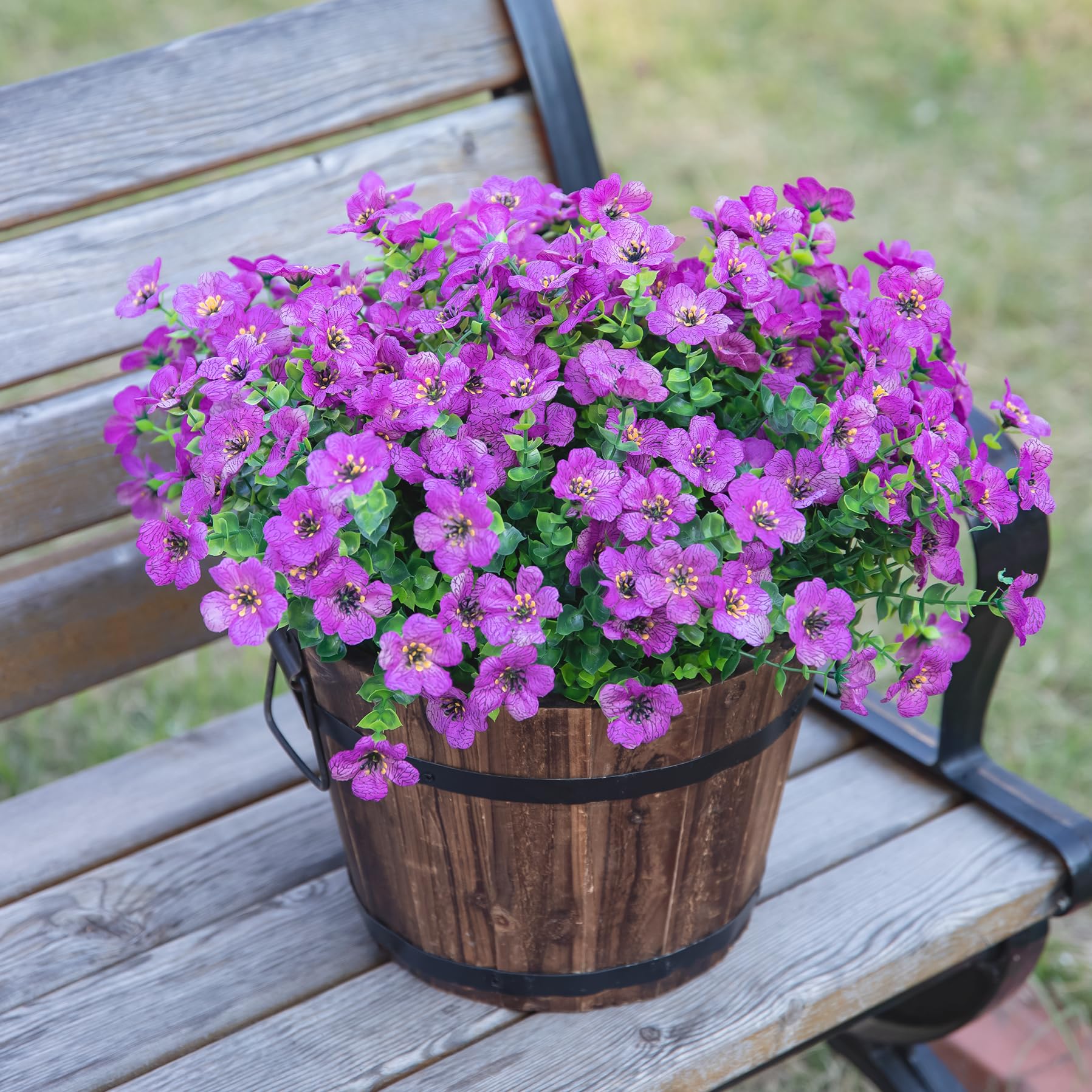 HyeFlora green leaves and daisy blooms create balanced color accents