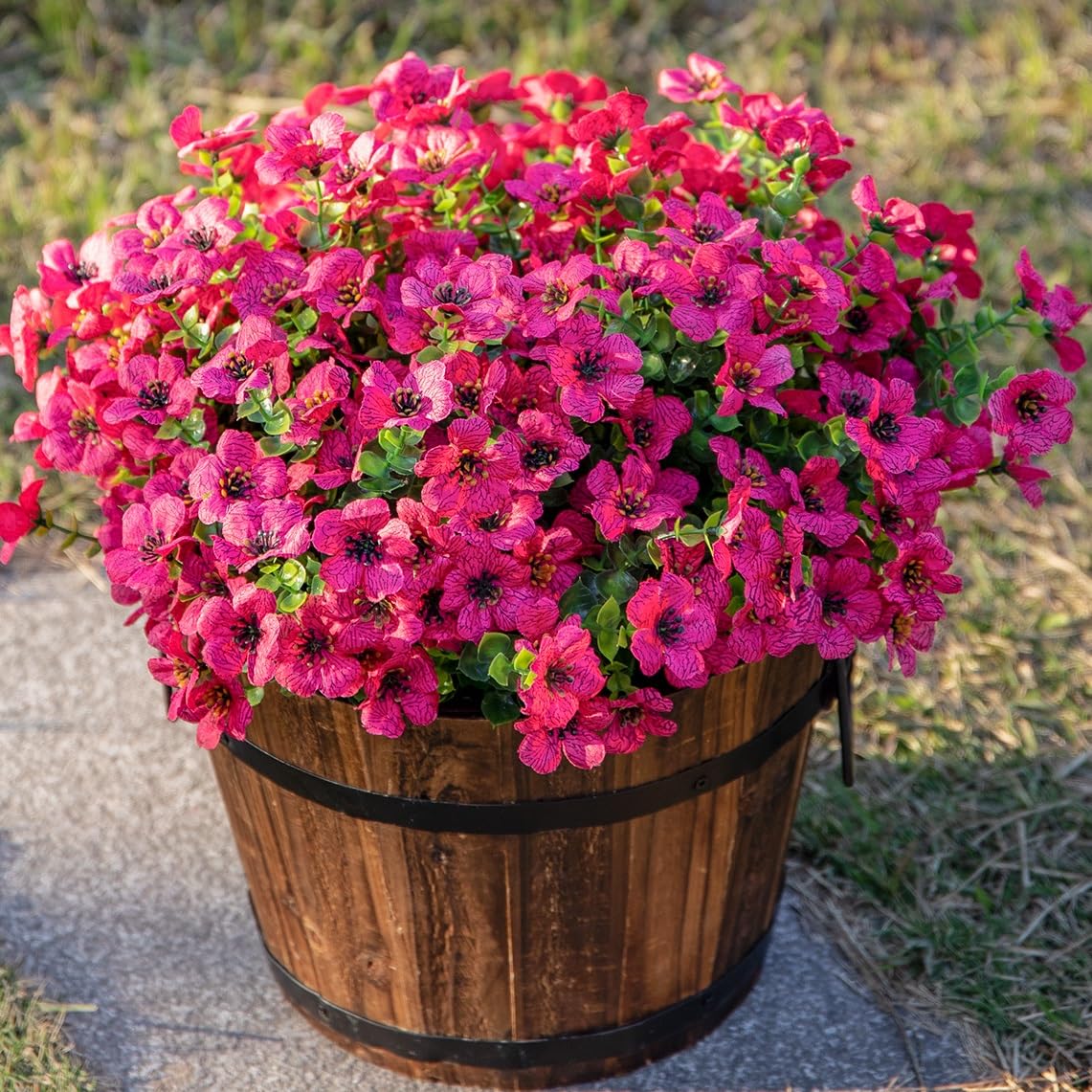 HyeFlora rose red daisies add vibrant color to patio decor.