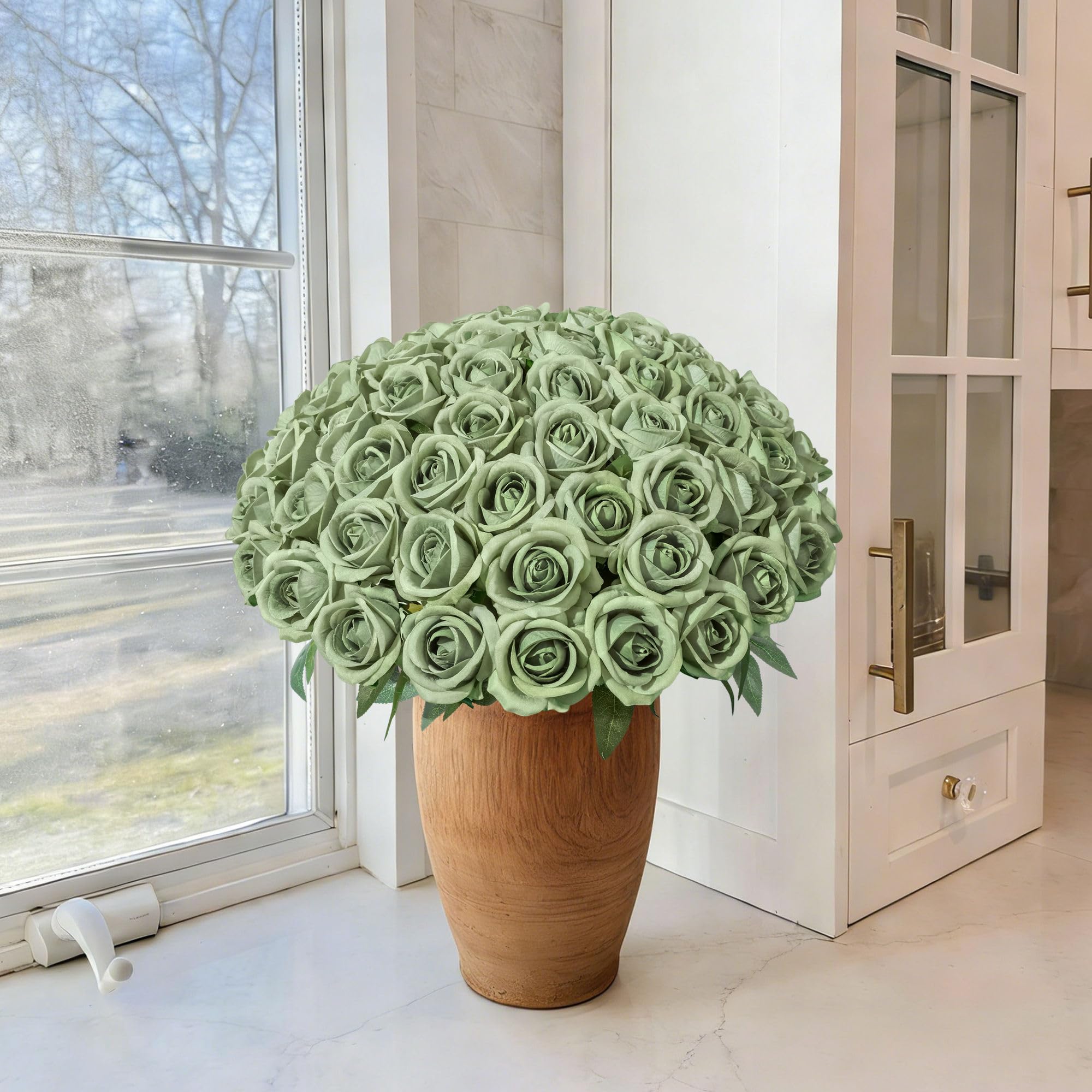 Hyeflora roses make romantic gifts for anniversaries.