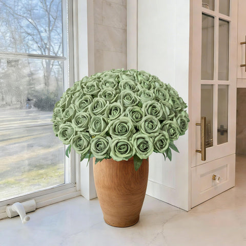 Hyeflora roses make romantic gifts for anniversaries.