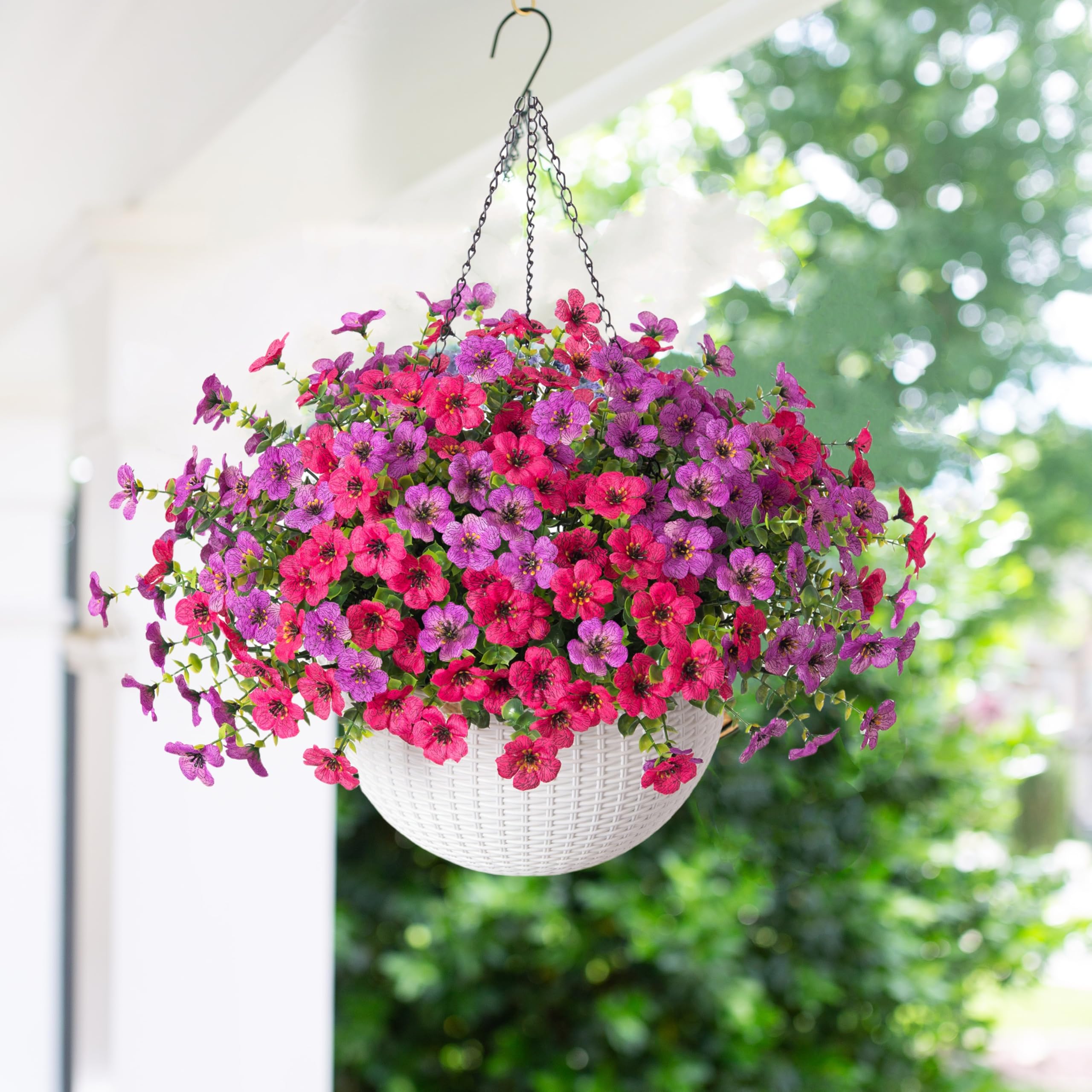 HyeFlora faux silk daisy blossoms add curb appeal.
