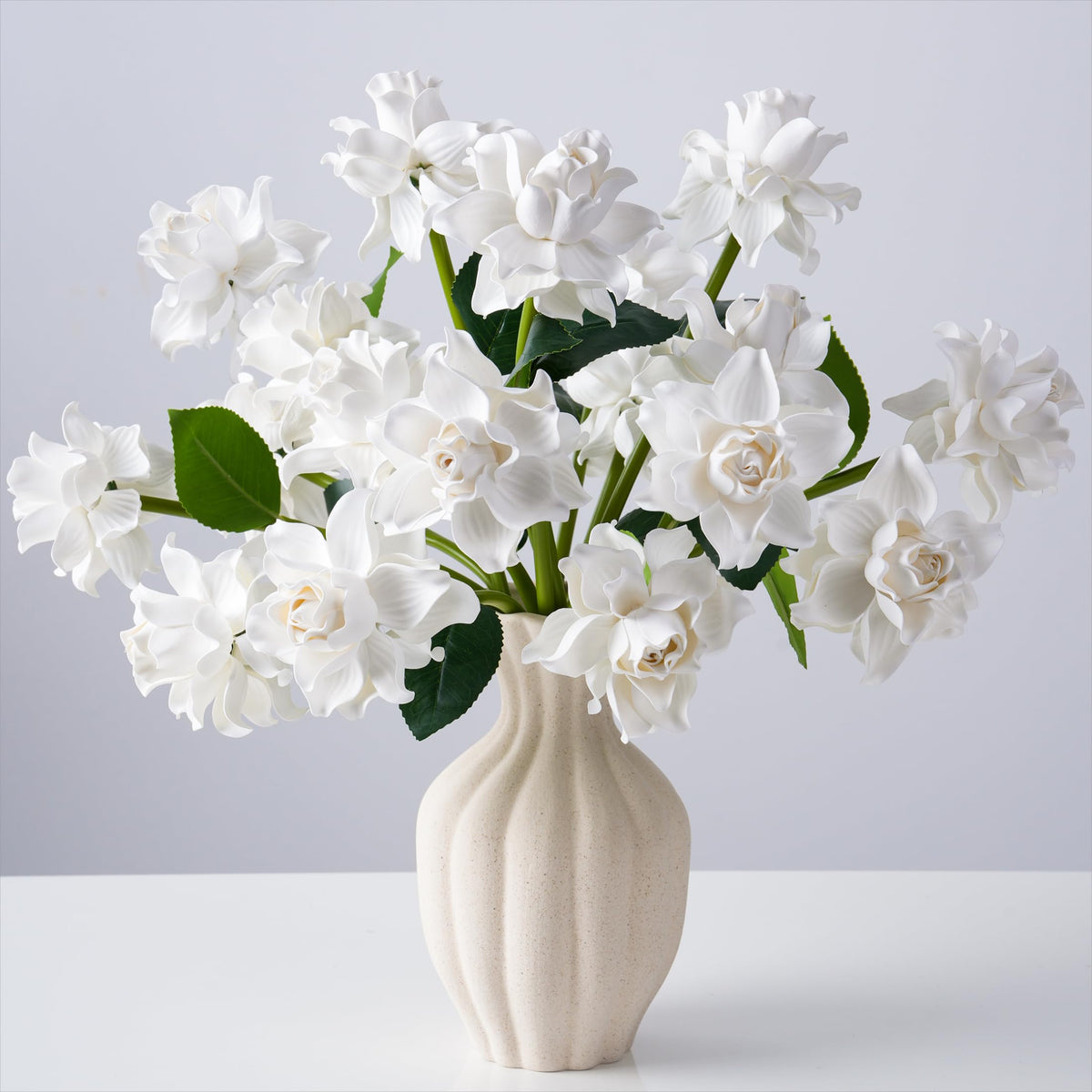 HyeFlora Gardenia stems in a vase for maintenance-free decor